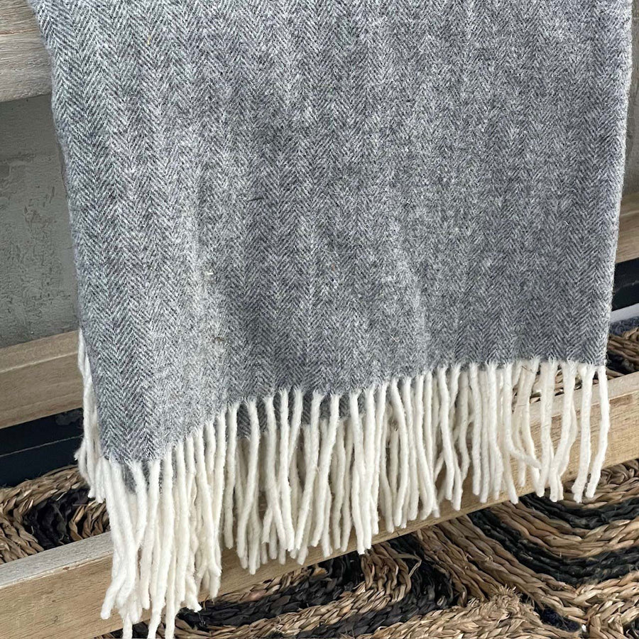 ANNA PURE WOOL THROW - Soft Grey