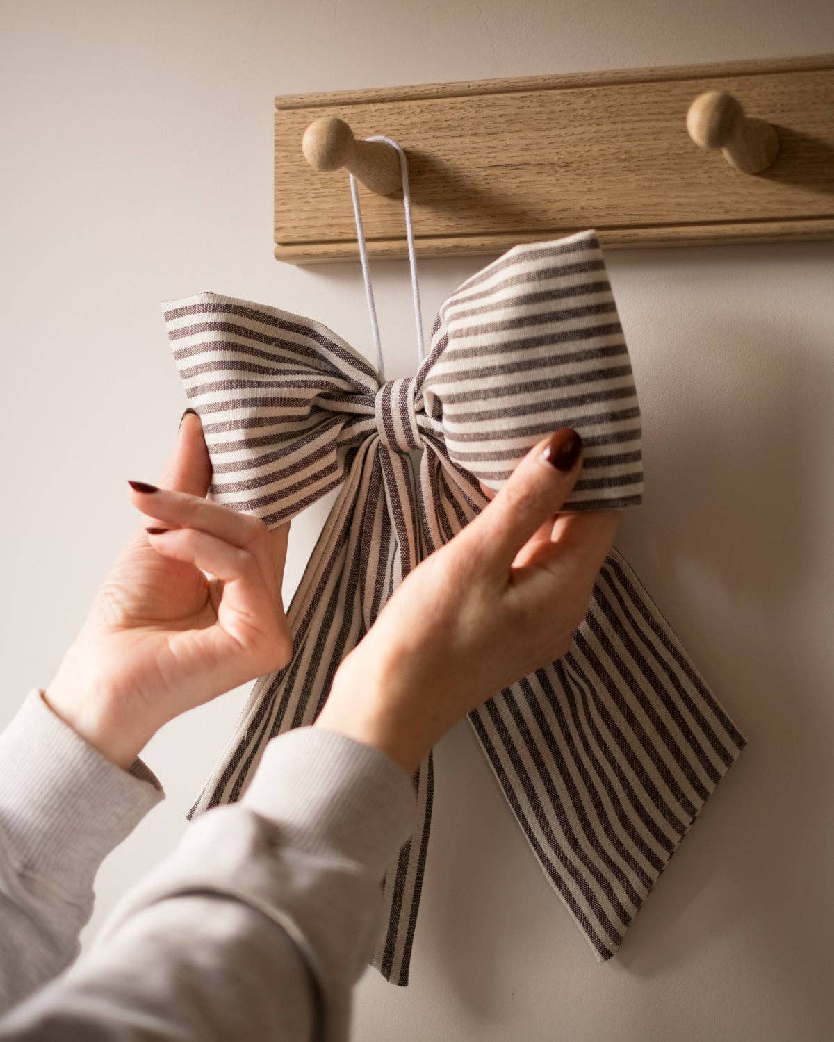 Brown Stripe Hanging Bow