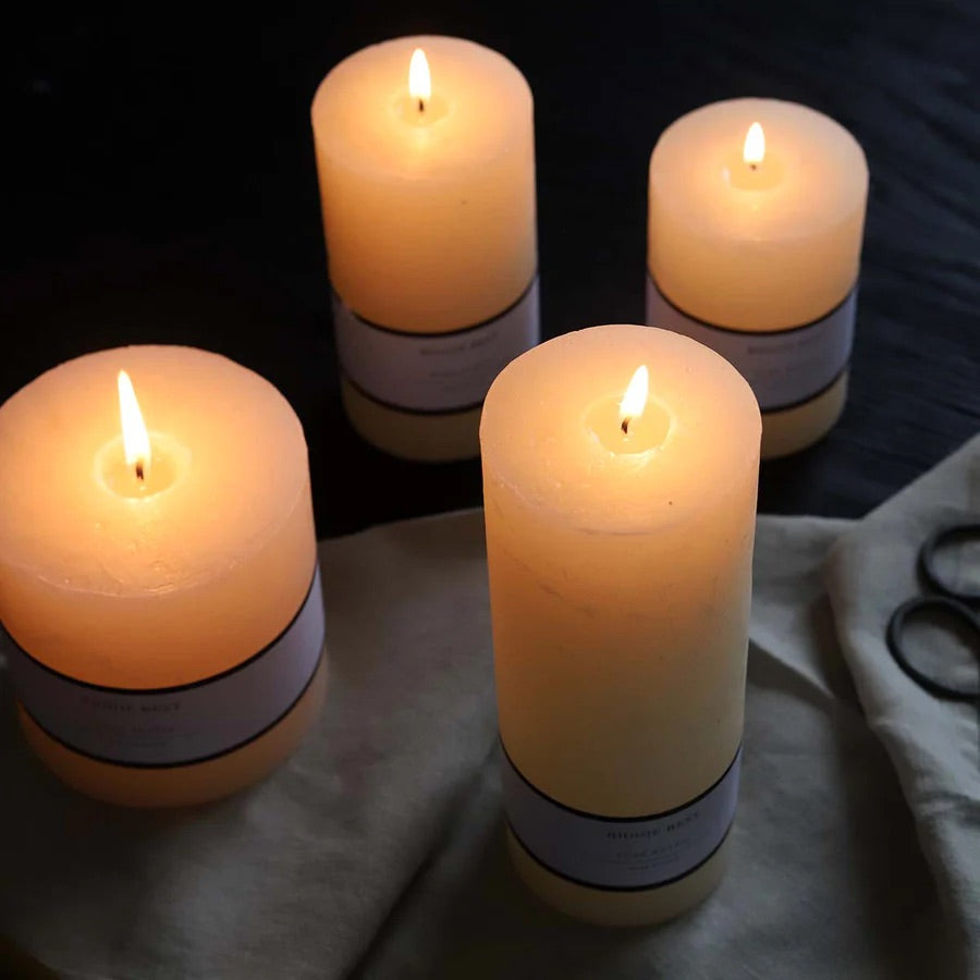 IVORY 7X18CM RUSTIC PILLAR CANDLE