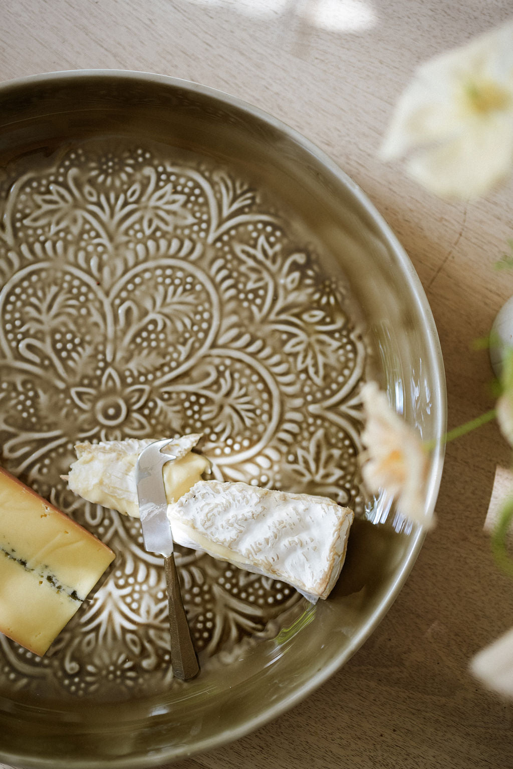 Enamel Platter Round - Taupe 41cm