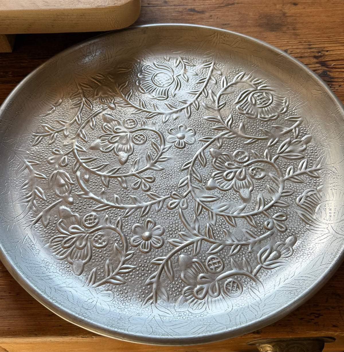 Set/2 Silver Embossed Aluminium Trays