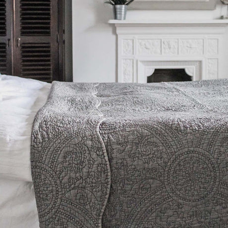 CHARCOAL QUILTED BEDSPREAD LARGE