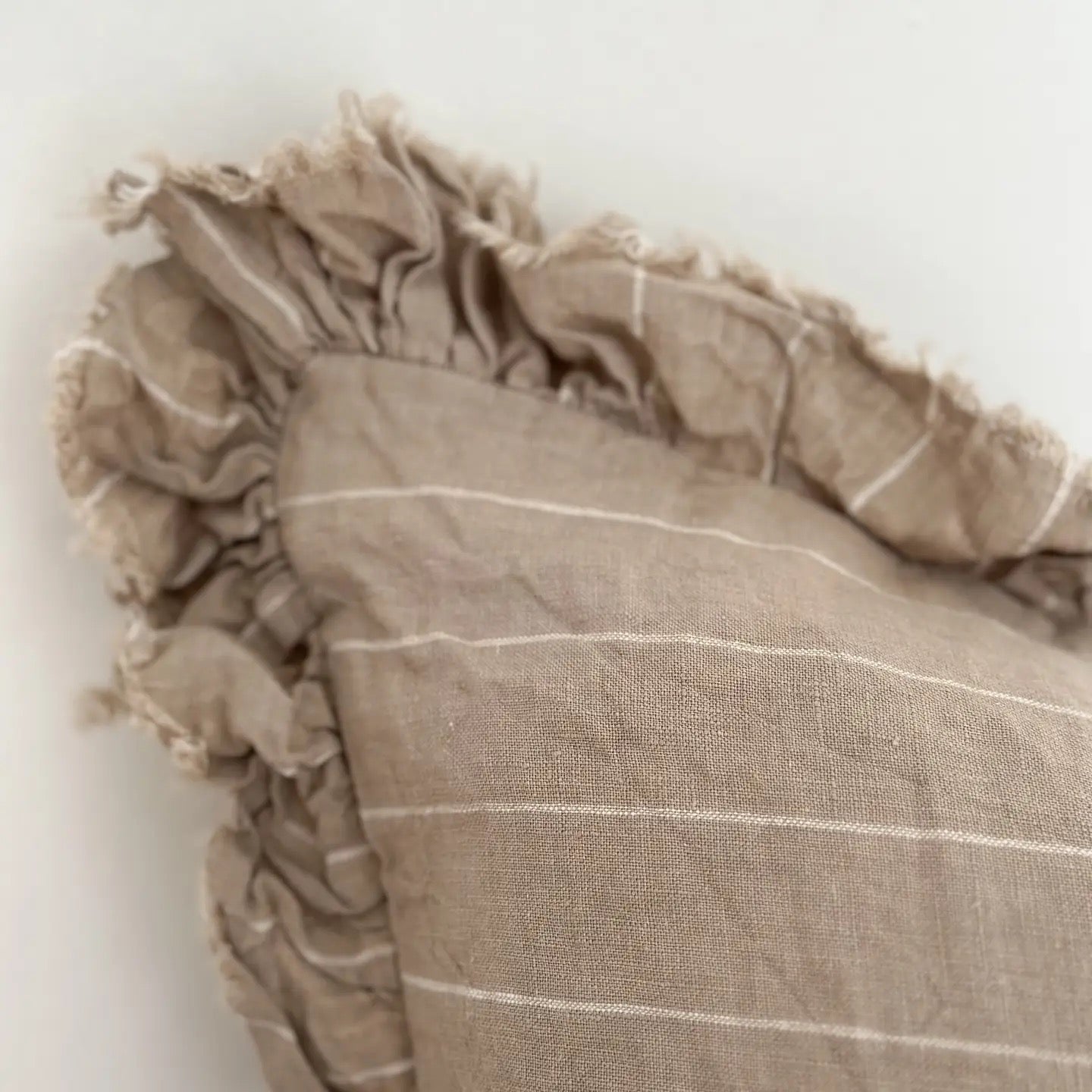 Hallie Ruffled Stone – Natural Beige Stripe 30x50cm