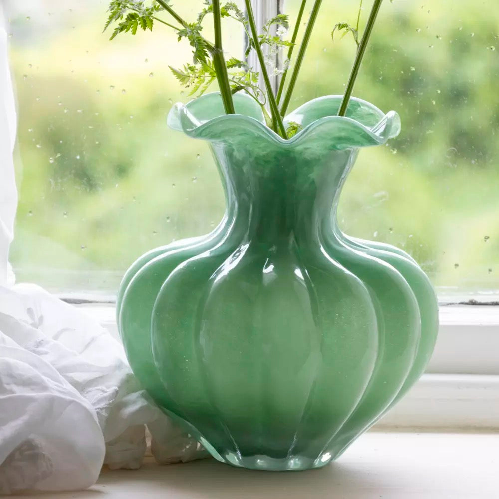 Glass Vase With Frill Rim Bethany