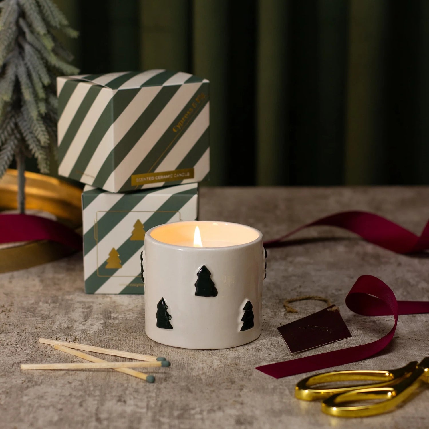 UNDER THE TREE: CHRISTMAS SPRUCE CANDLE - CYPRESS & FIG
