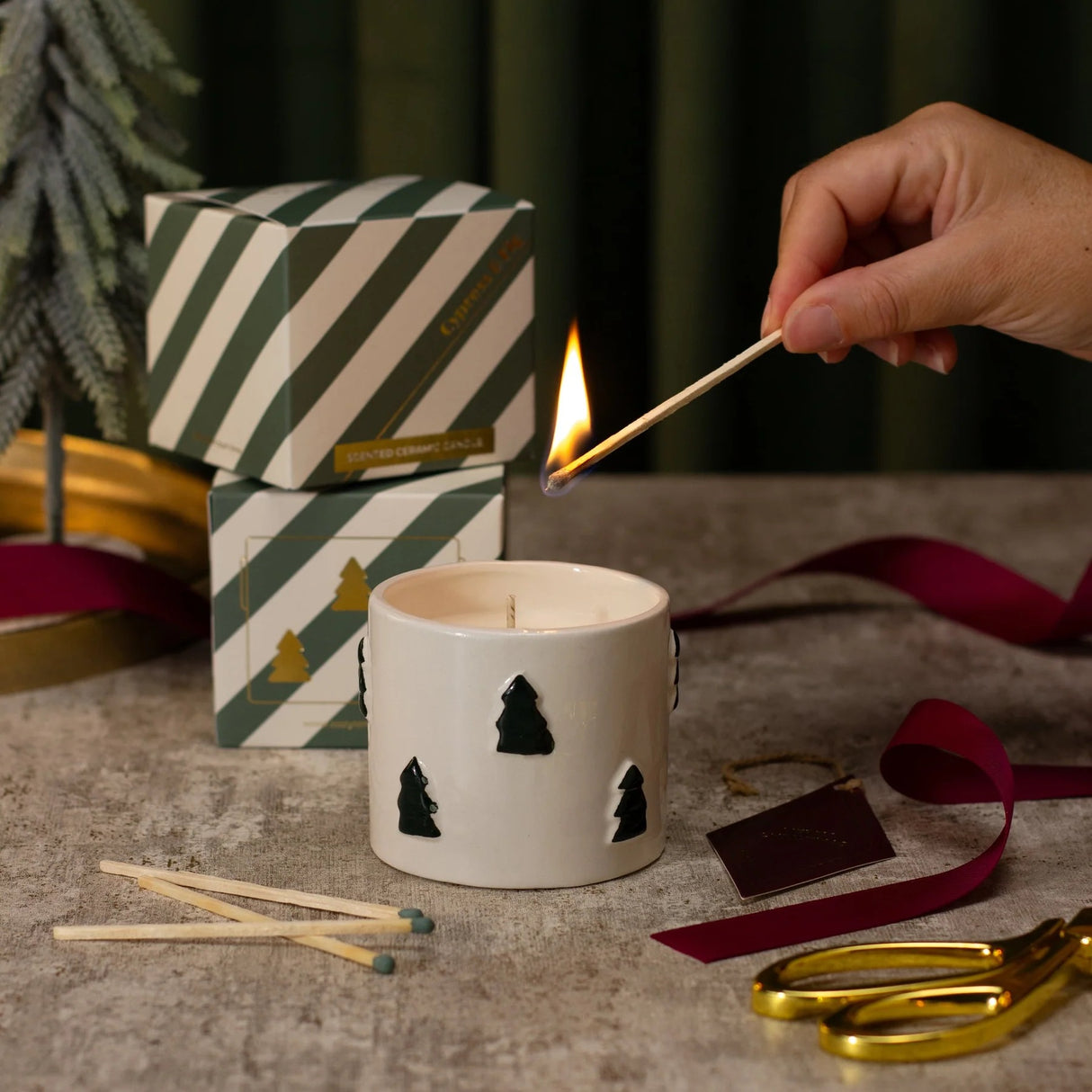 UNDER THE TREE: CHRISTMAS SPRUCE CANDLE - CYPRESS & FIG