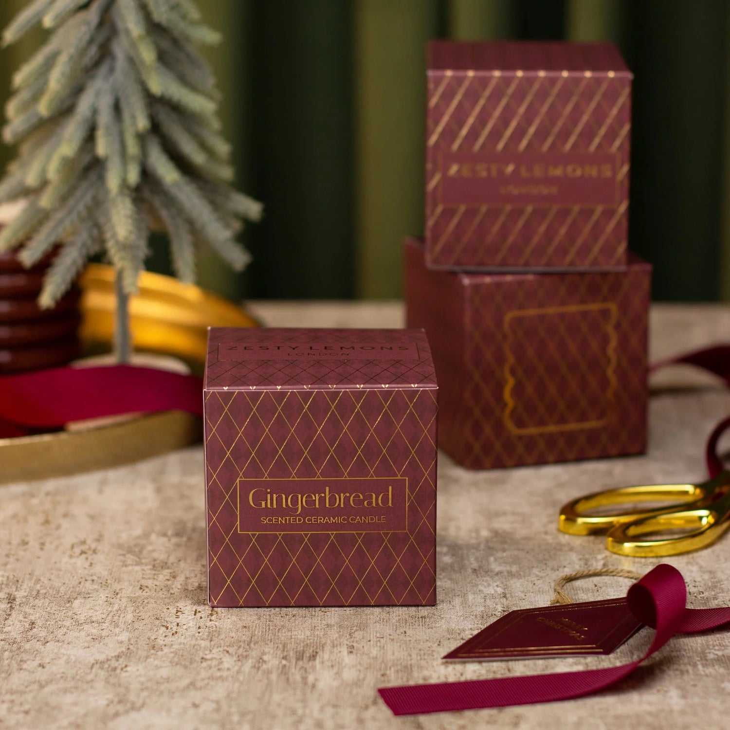 UNDER THE TREE: BURGUNDY GINGERBREAD CANDLE