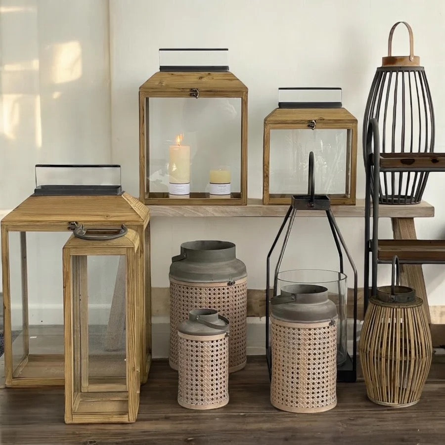 LUCKY RATTON & METAL LANTERN