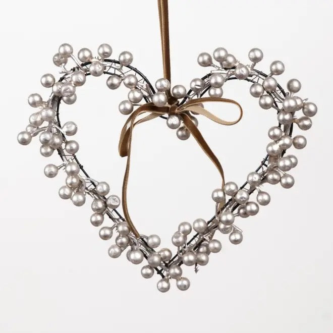 Champagne Berry Heart Wreath, 22cm