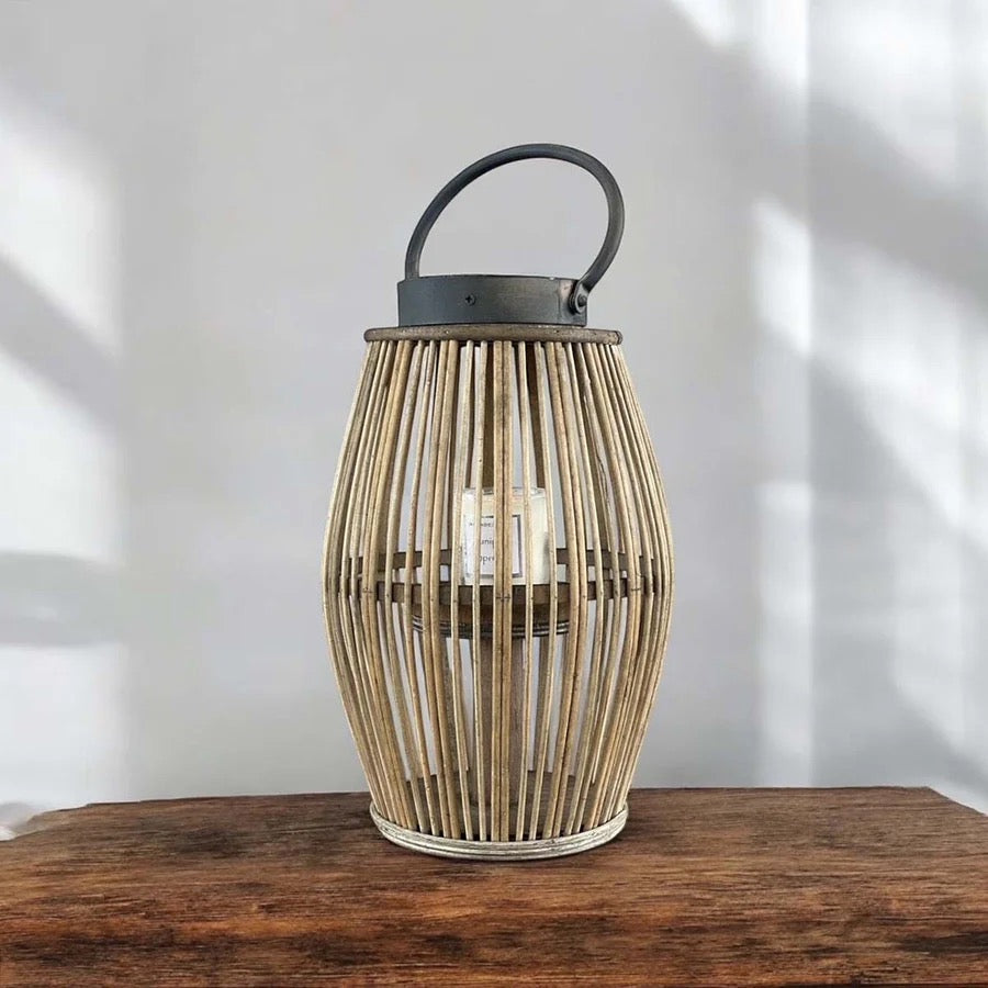 LUCKY RATTON & METAL LANTERN