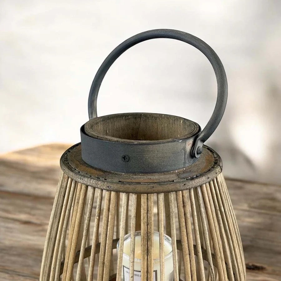 LUCKY RATTON & METAL LANTERN