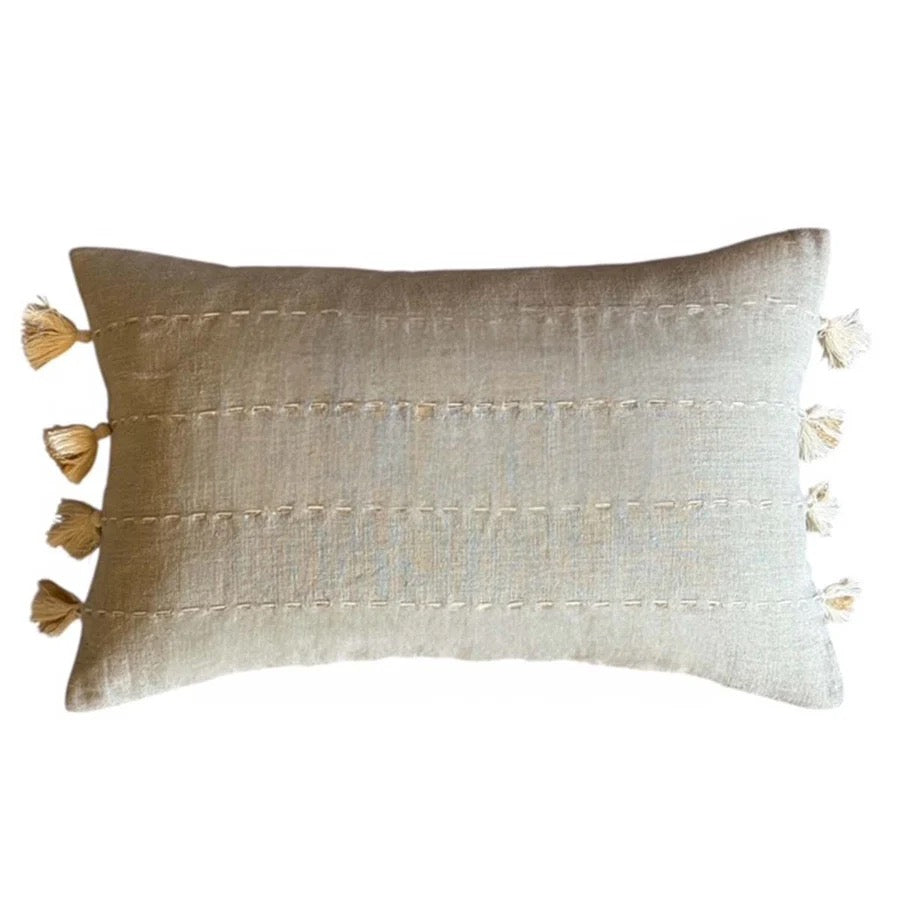 AIS TASSEL CUSHION 30X50CM