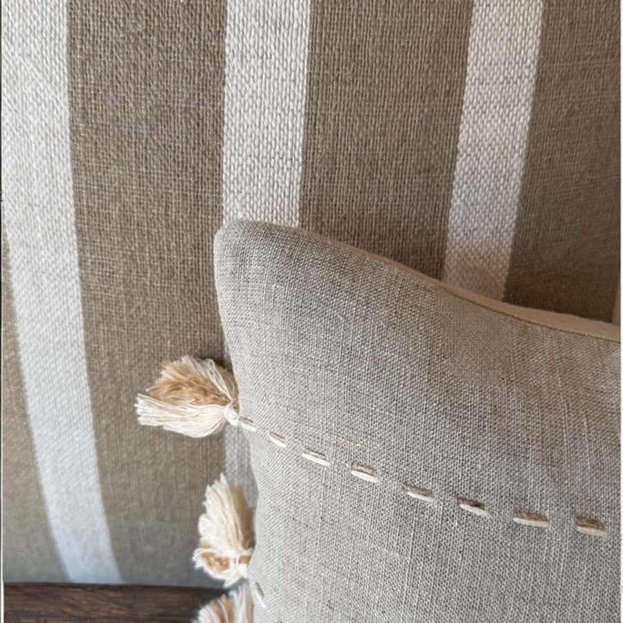 AIS TASSEL CUSHION 30X50CM