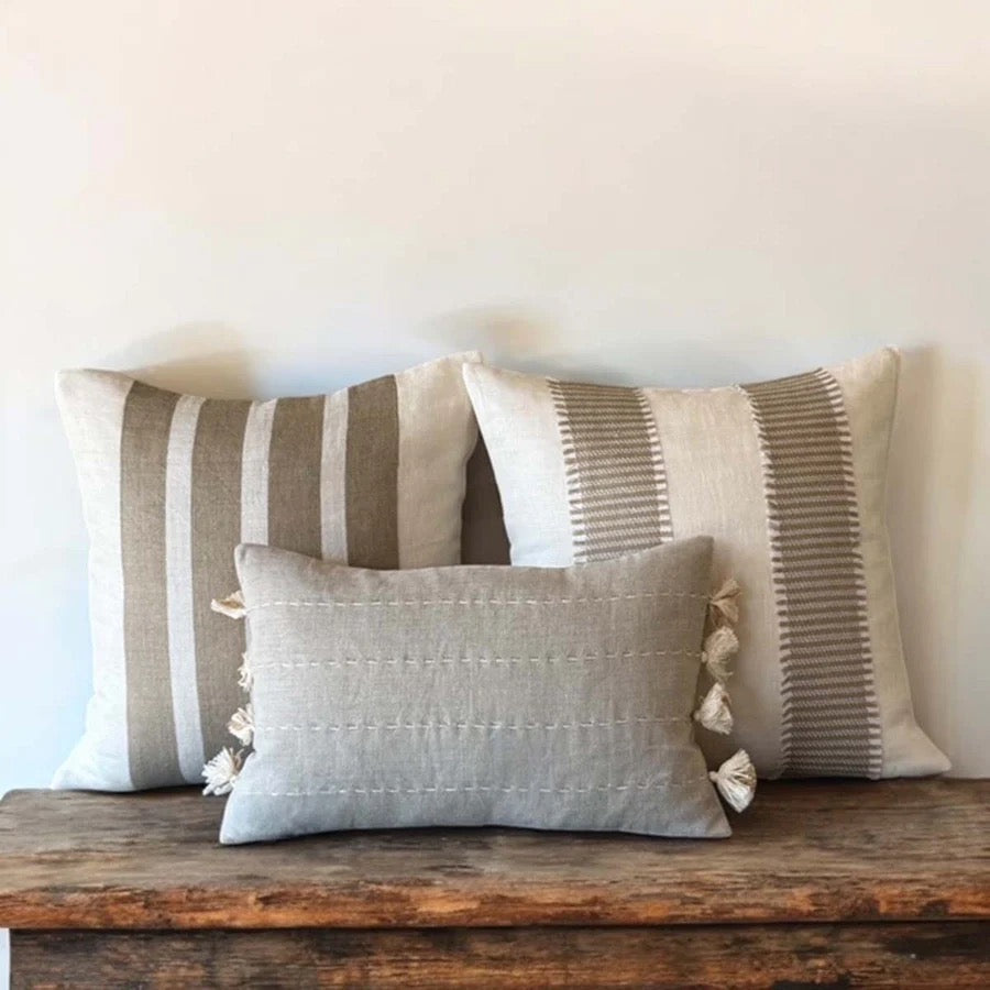 AIS TASSEL CUSHION 30X50CM