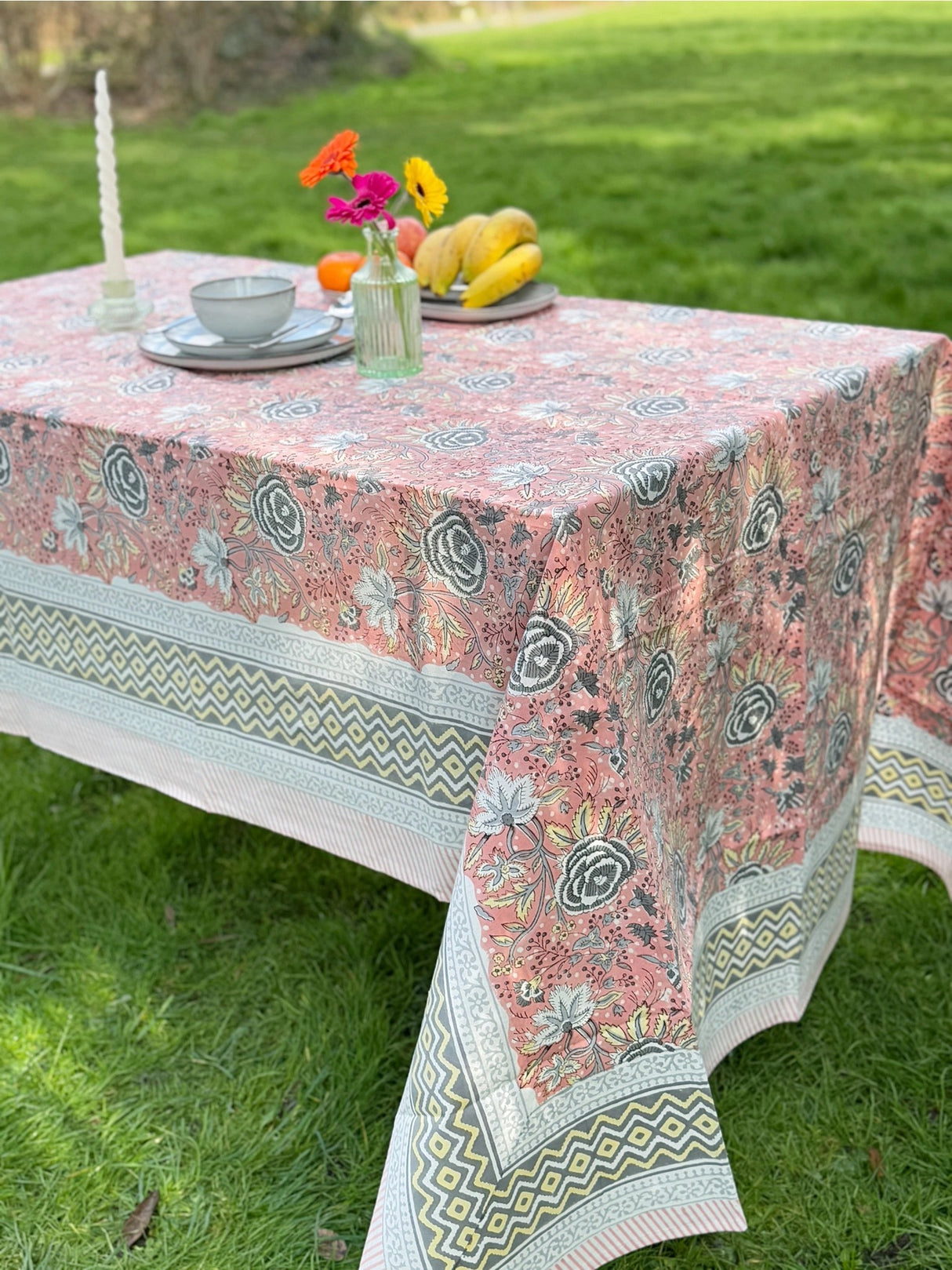 GARMI - Light Pink Grey Floral table cloth
