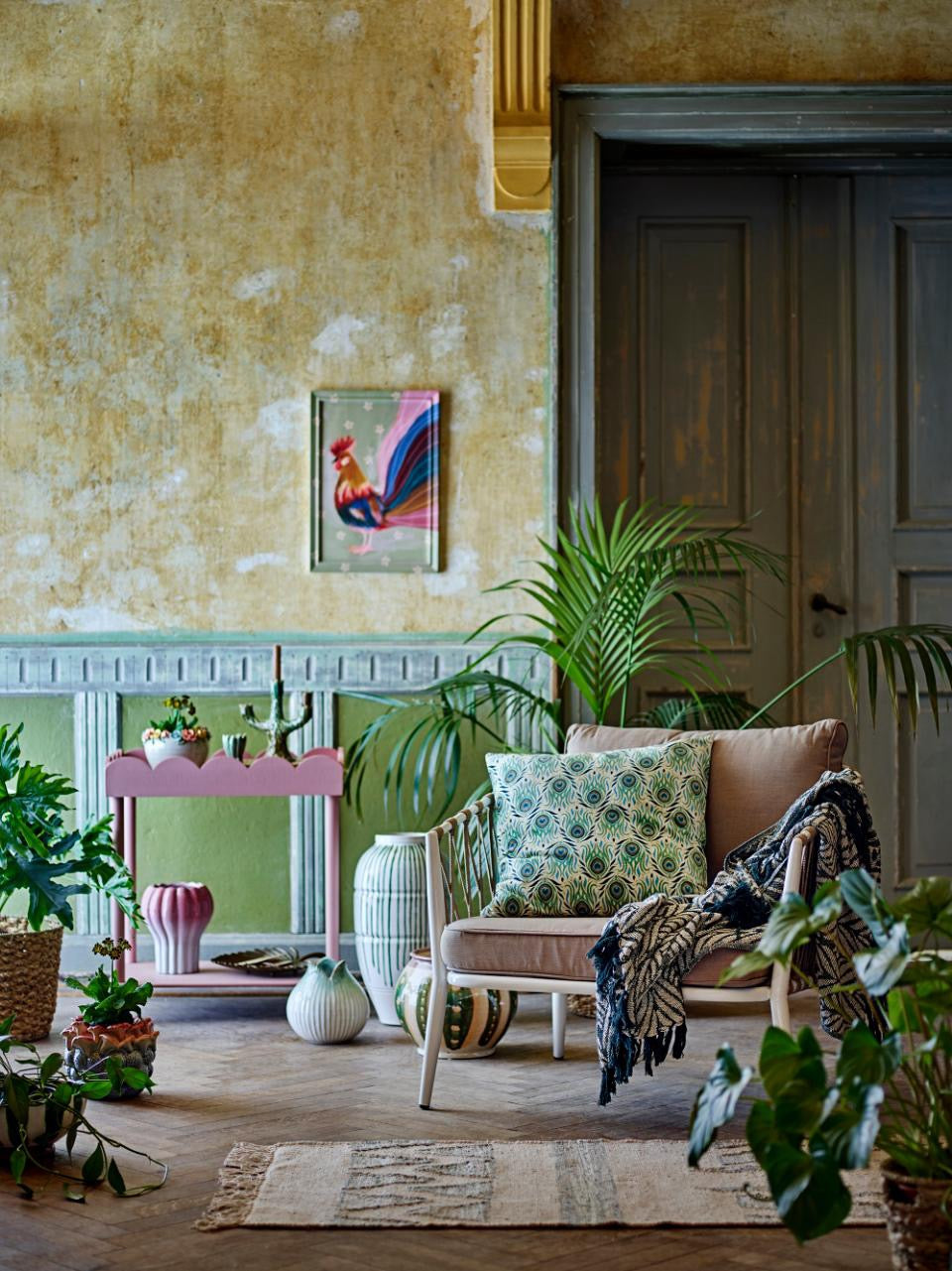 Isola Side Table, Rose, Pine, scalloped top