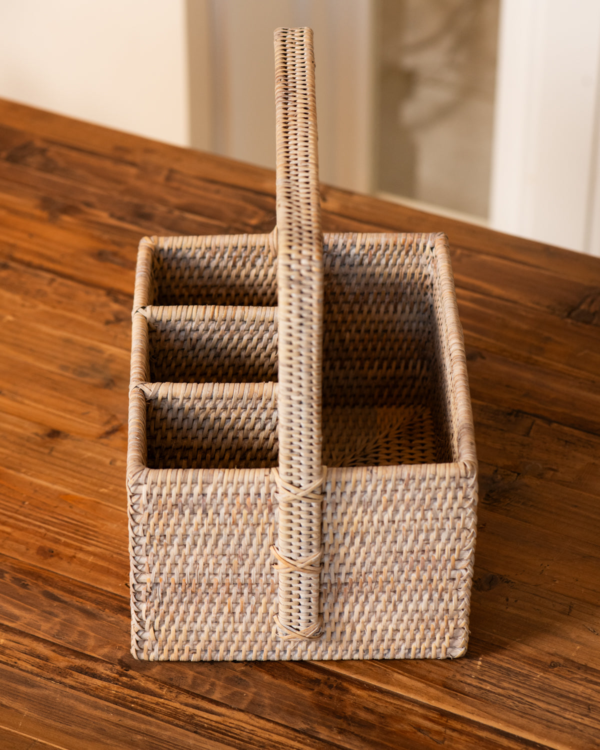 4 SECTION RATTAN FLATWARE CADDY WITH FLAT HANDLE