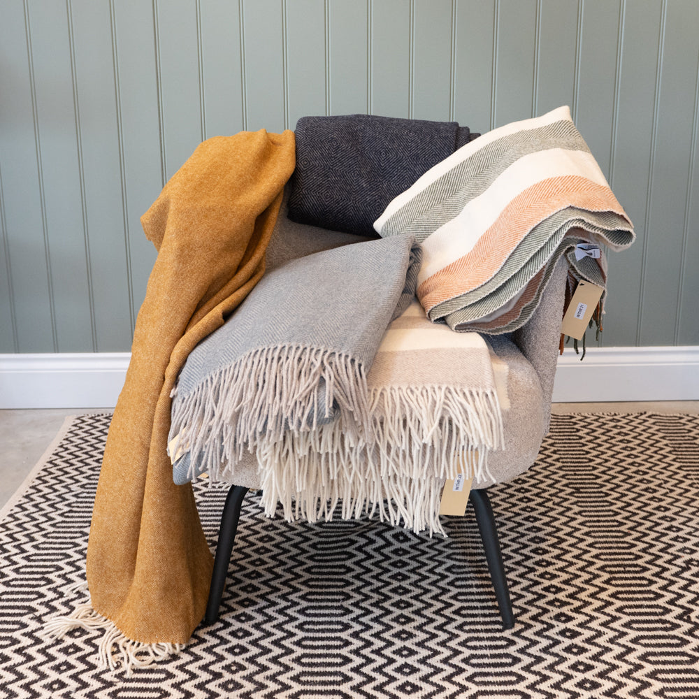 ANNA PURE WOOL THROW - OCHRE