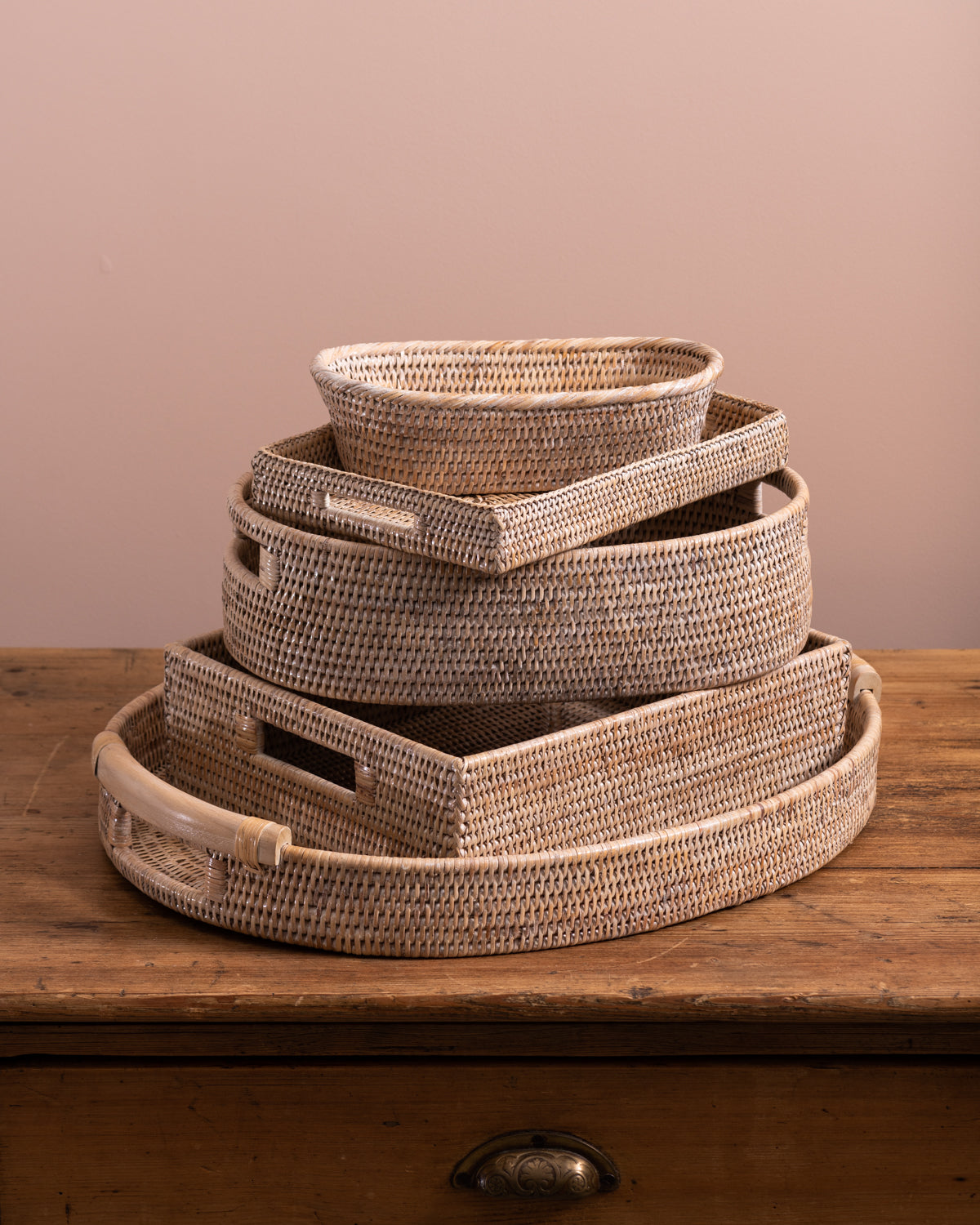 oval and square trays