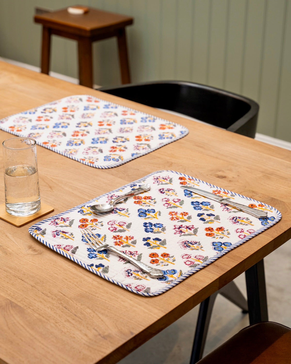 Traditional block print quilted placemat S/6 White floral
