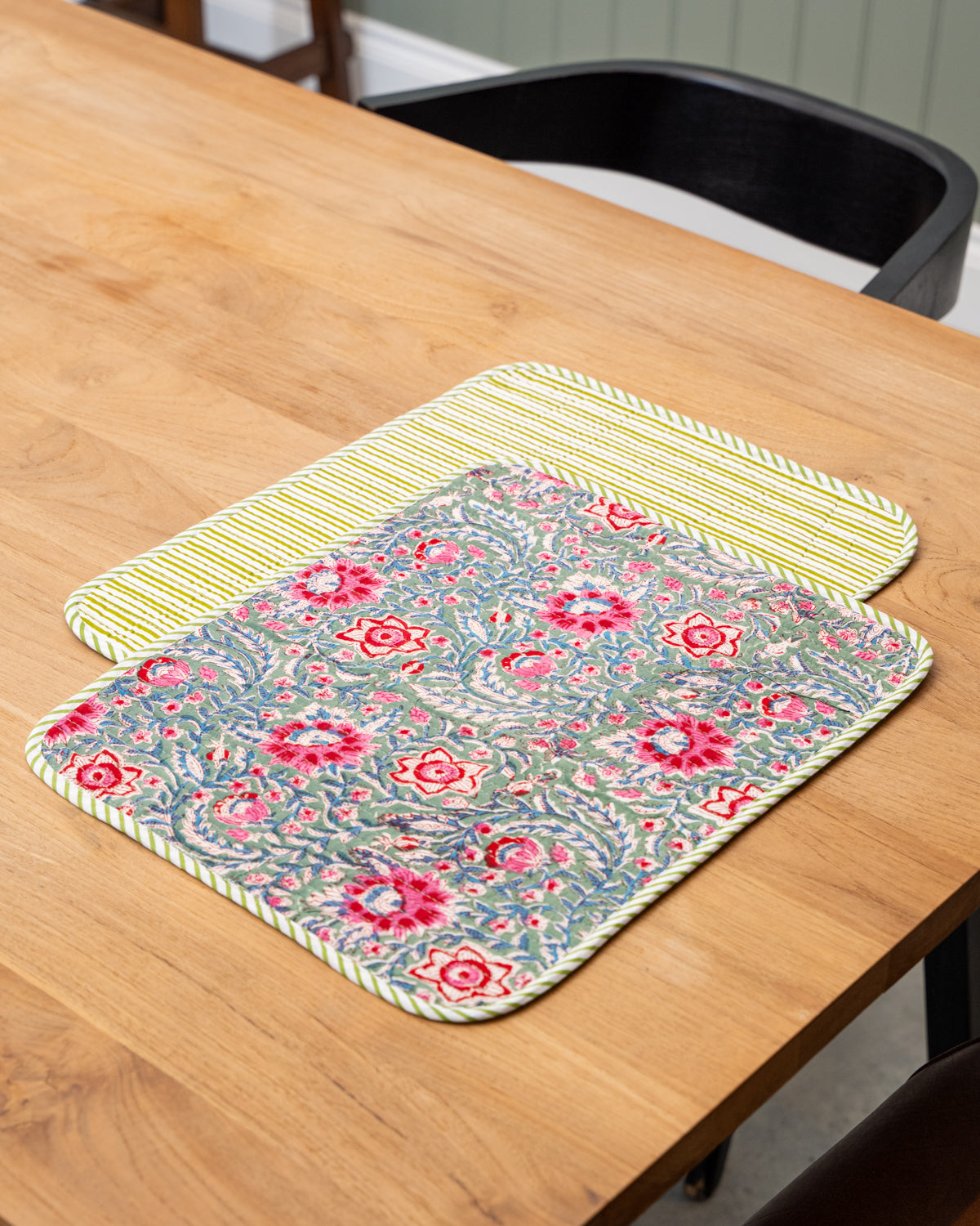 Traditional block print quilted placemat S/6 Green/Pink