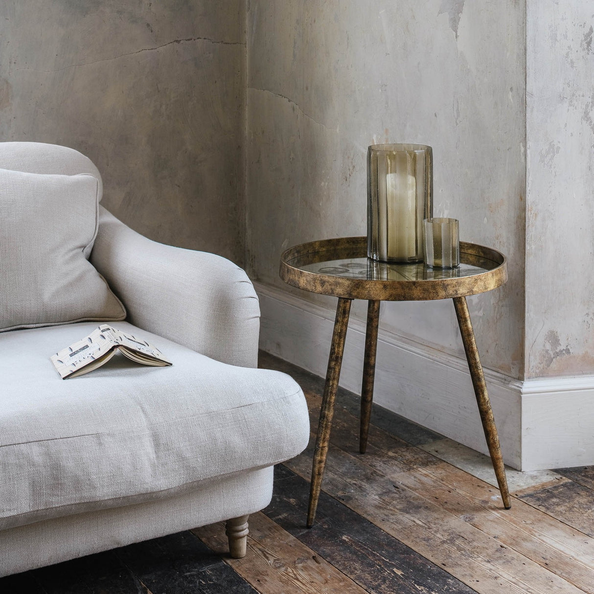 WALTHAM ROUND MIRRORED FLORAL TRAY TABLE