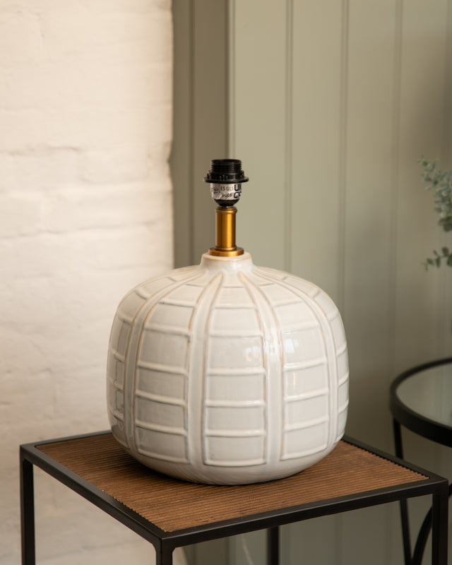 okay round ball like table lamp base only