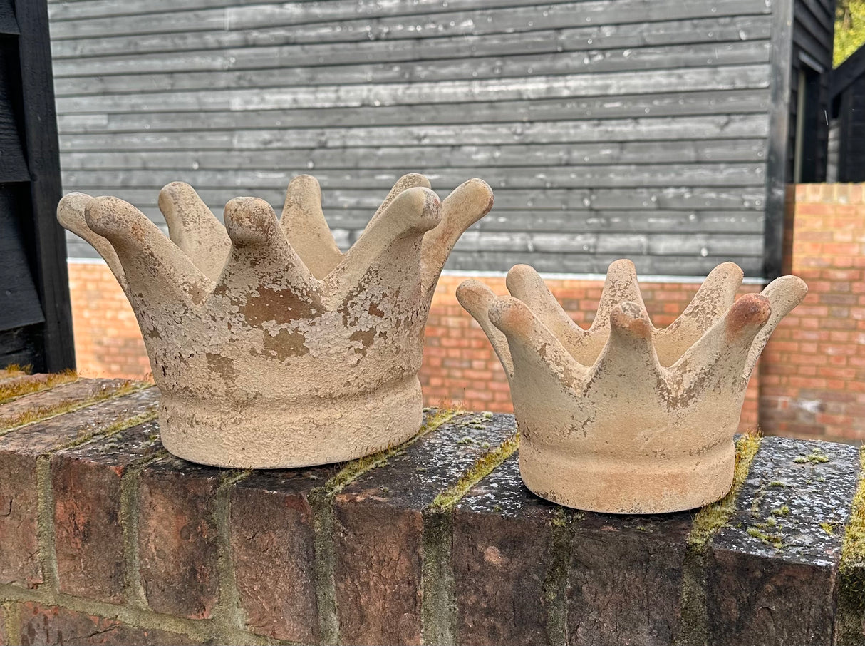 TERRACOTTA CROWN PLANTER SET OF 2