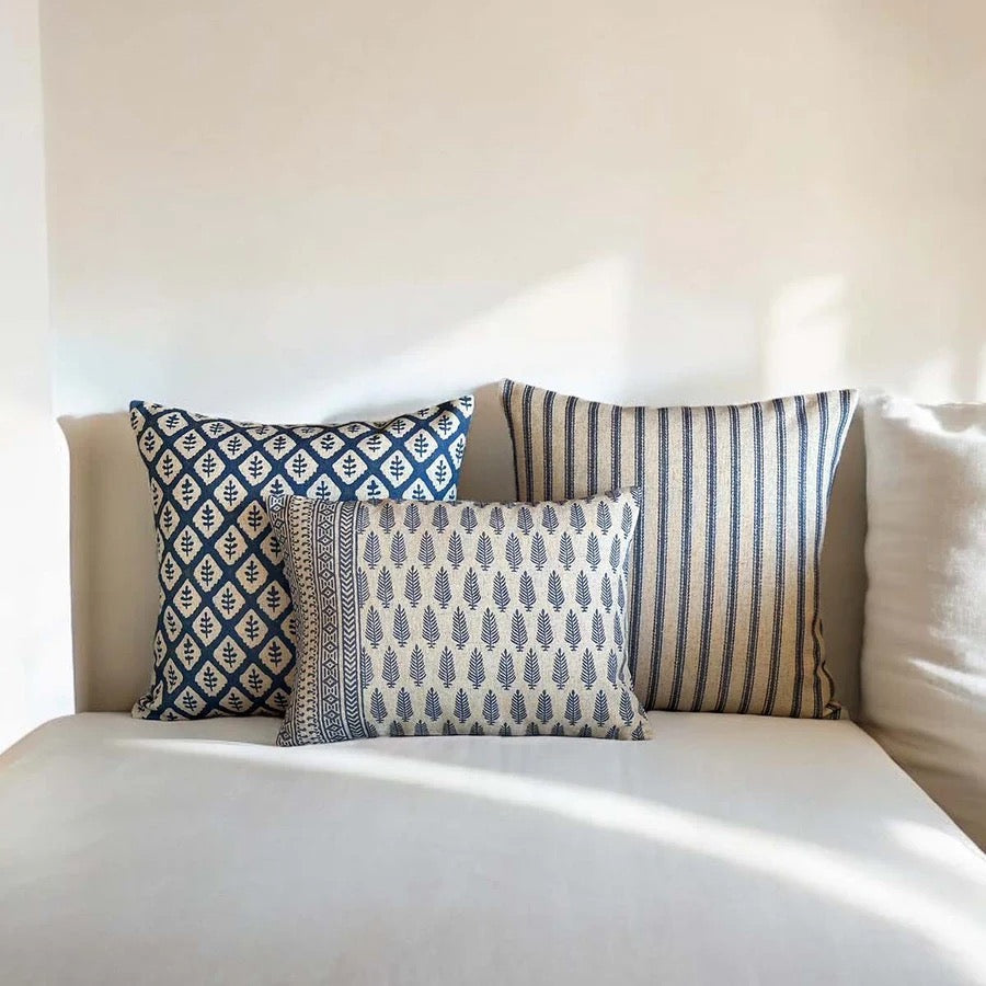 TWIGGY, NAVY CUSHION