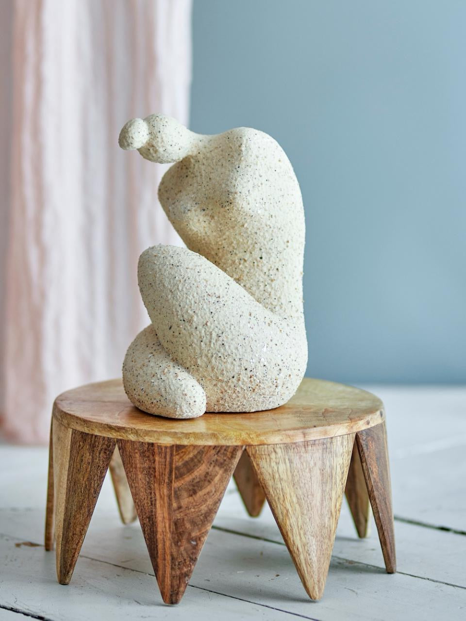 Sakuri Pedestal, Mango