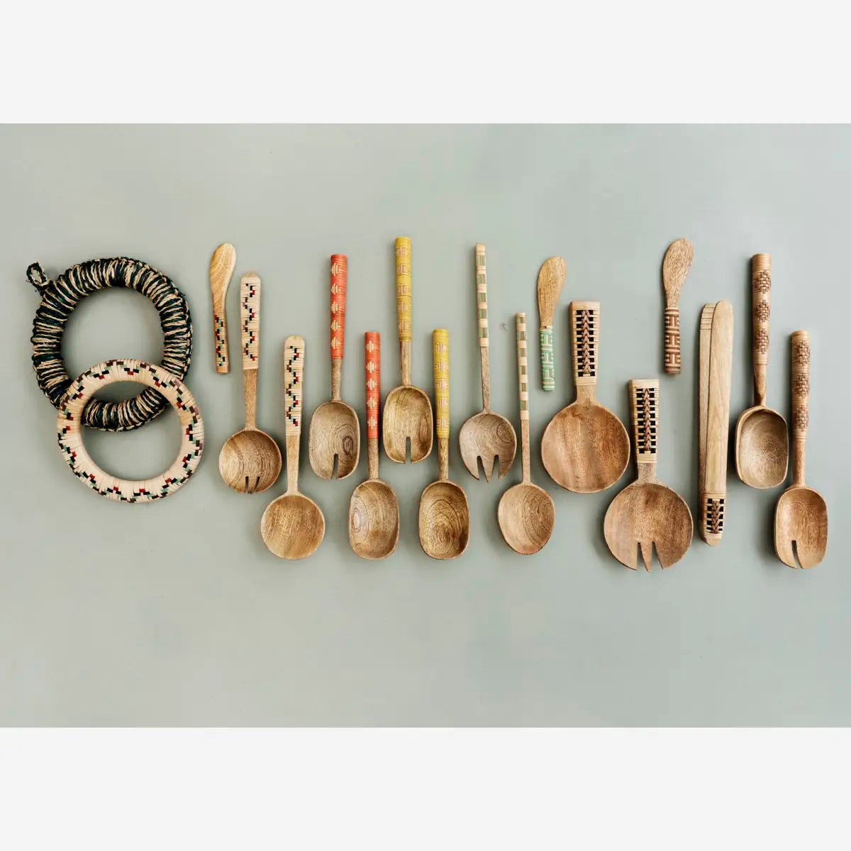WOODEN SALAD SET W/ BAMBOO