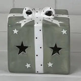 Green Ceramic Present With White Bow Decoration With Led