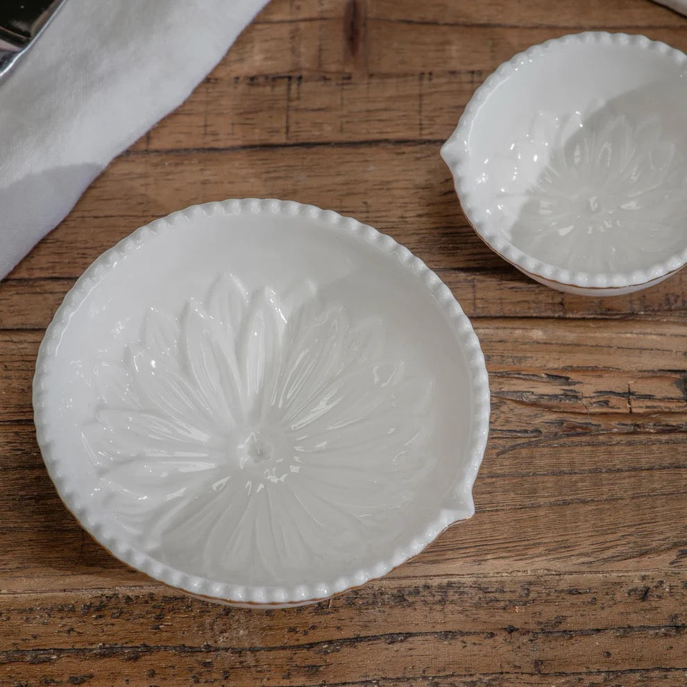 WRENFORD SET OF 2 IVORY SCALLOPED BOWLS