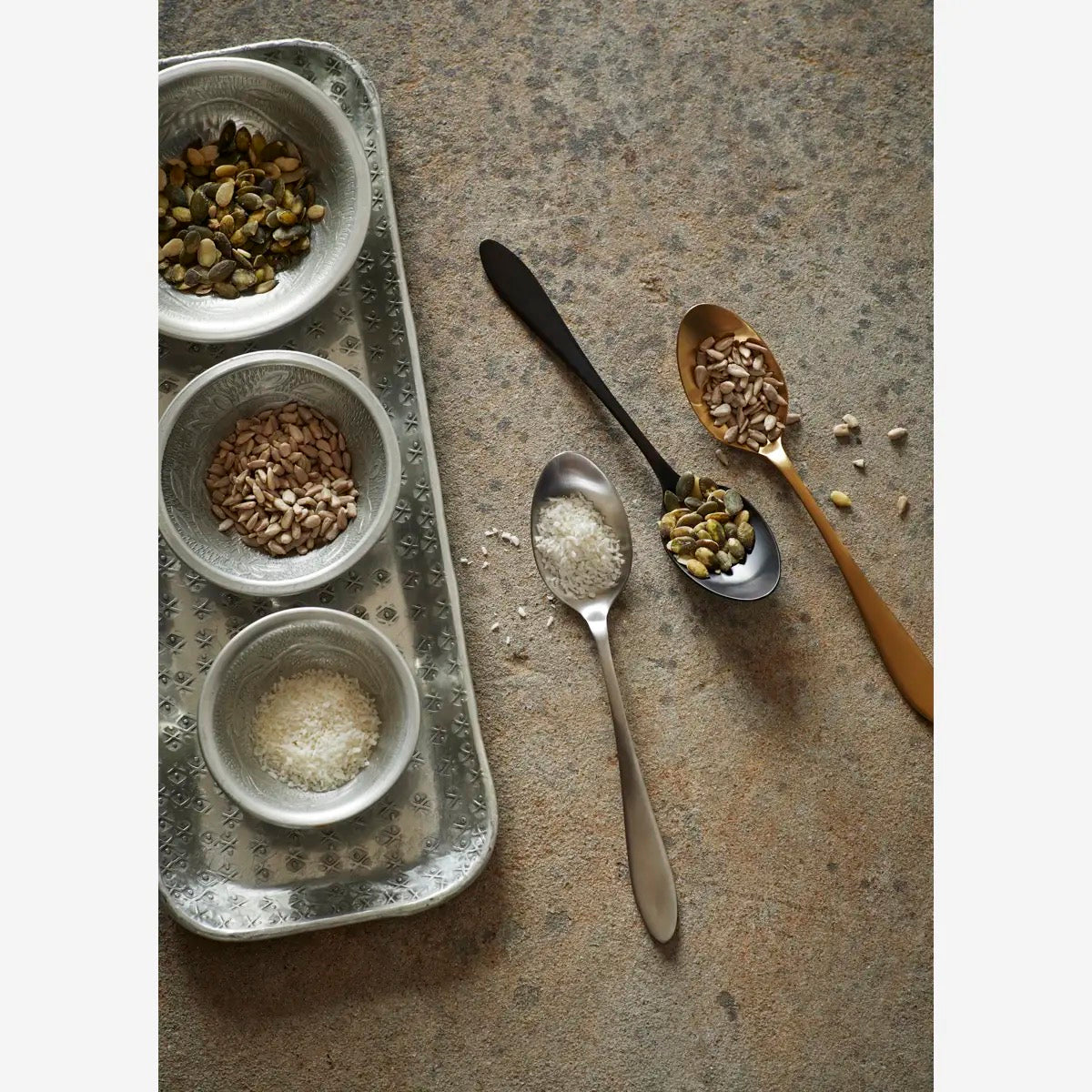HAMMERED ALUMINIUM TRAY -Silver