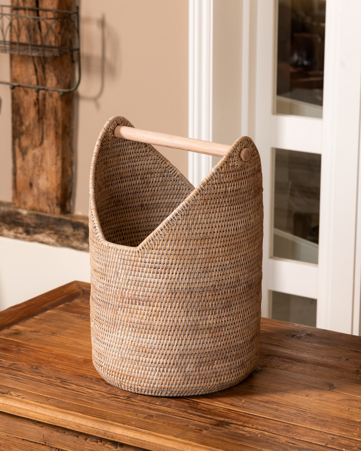 STORAGE BASKET WITH CANE HANDLE