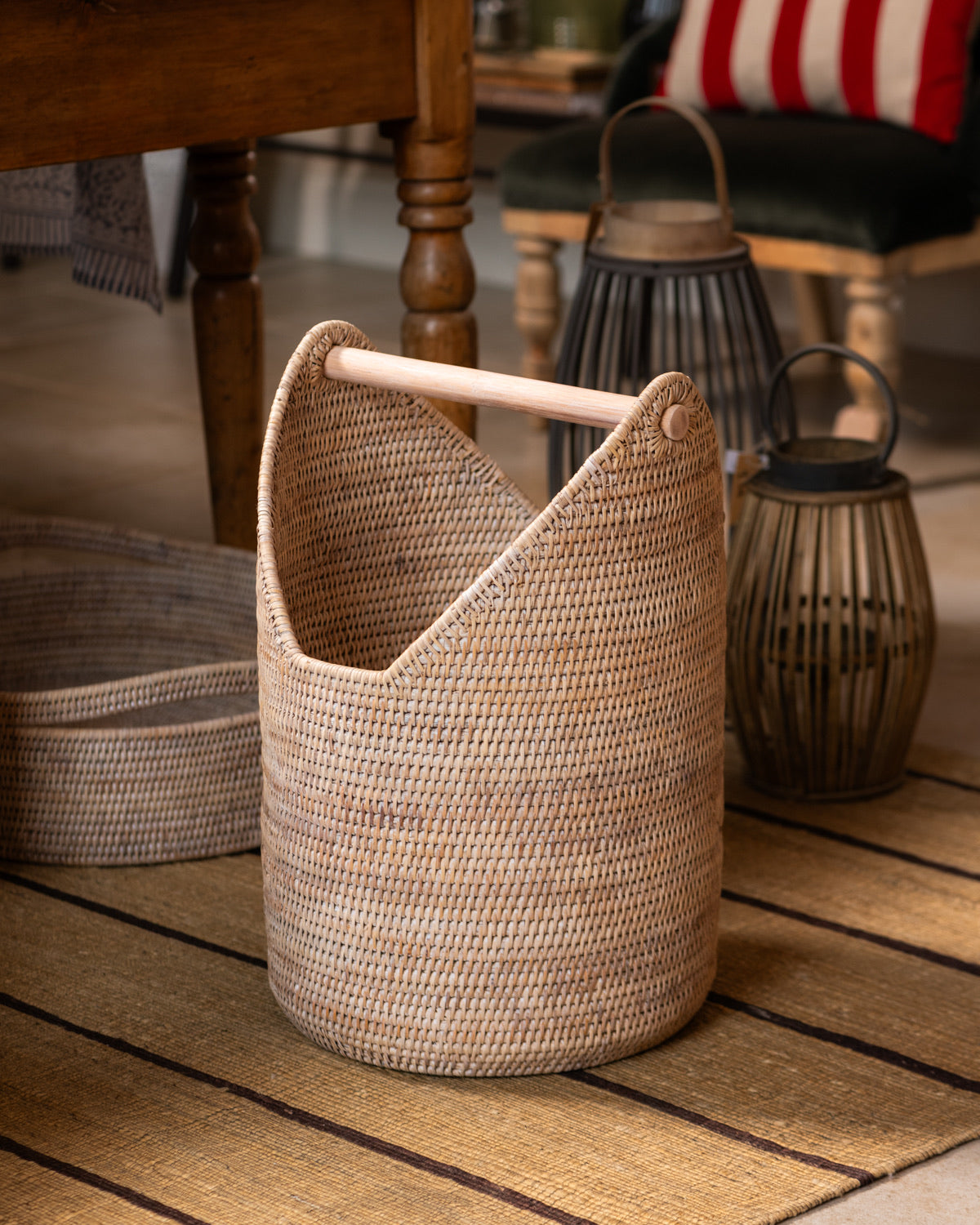 STORAGE BASKET WITH CANE HANDLE