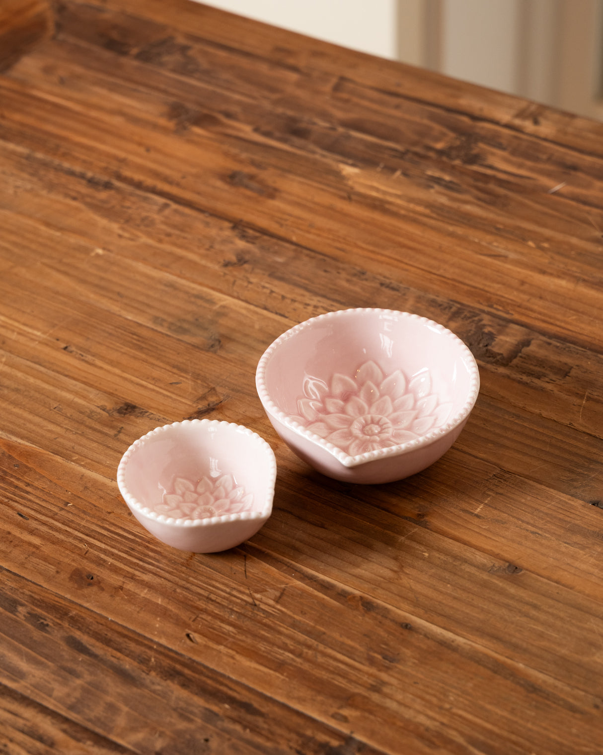 WRENFORD SET OF 2 BLUSH SPOUTED BOWLS