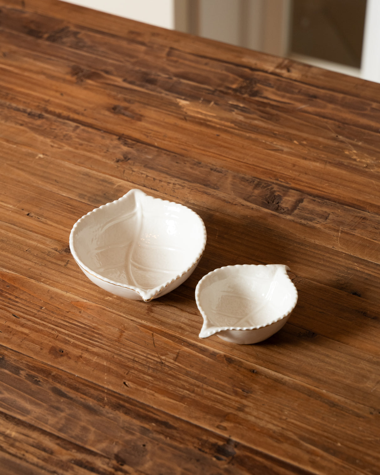 WRENFORD SET OF 2 IVORY SPOUTED BOWLS