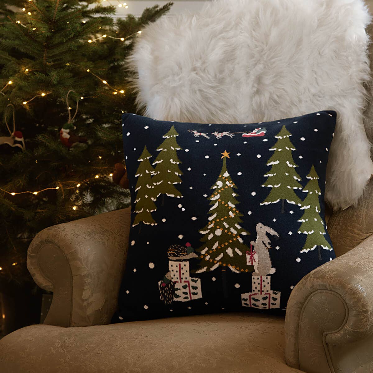 Festive Forest Knitted Cushion/Sophie Allport