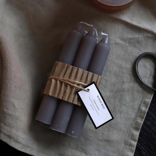 5 wrapped light grey candle sticks