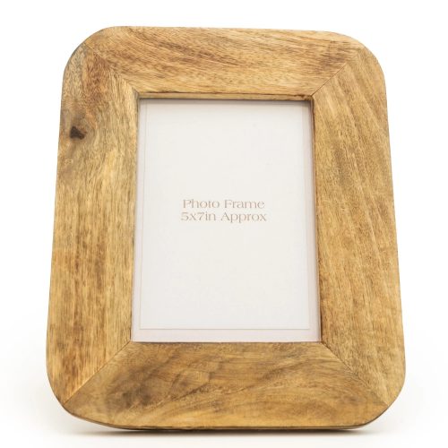 The 5x7" mango wood photo frame is a beautiful way to showcase any image. This ornate frame features round edges, making it ideal for home or office décor.